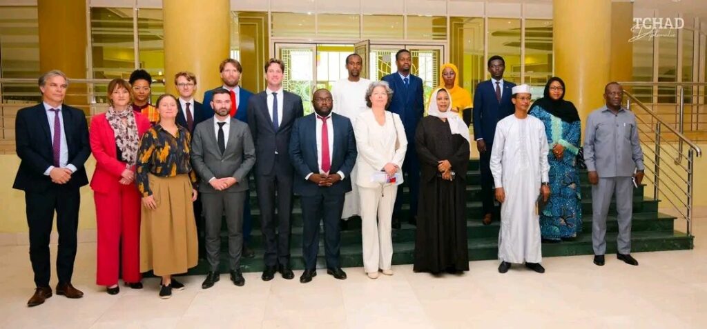 10017240636737483371795593964